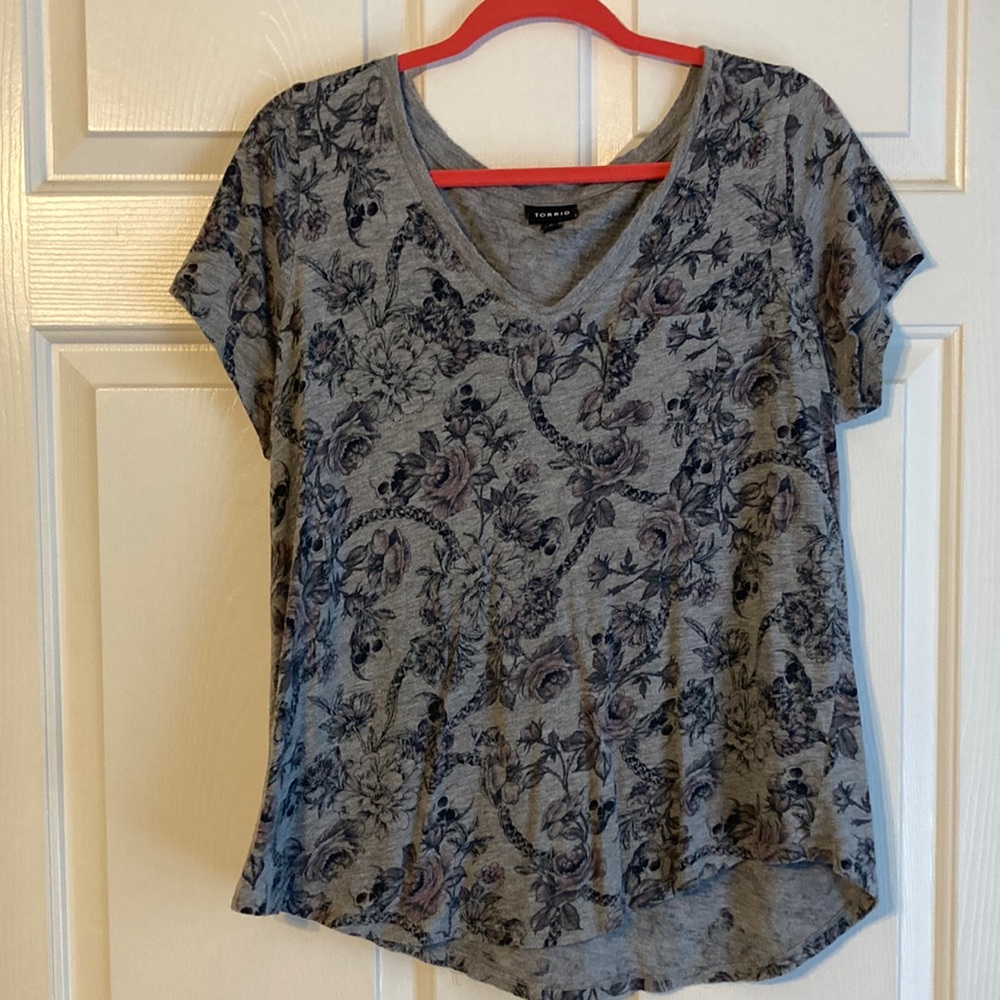 Torrid skulls and roses tee